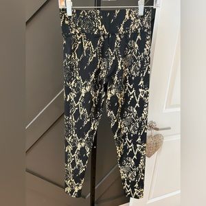 Noli Reflective Cobra Leggings Size M